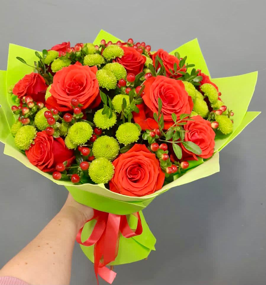 Букет цветов из: Хризантемы и Розы в Серебряных Прудах