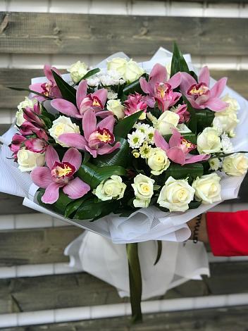 Букет цветов из: Розы и Хризантемы в Серебряных Прудах