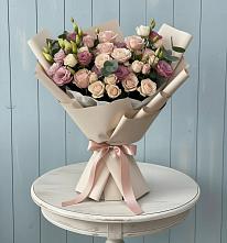 Букет цветов из:  Розы и Лизиантусы в Серебряных Прудах