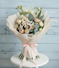 Букет цветов из:  Розы и Лизиантусы в Серебряных Прудах