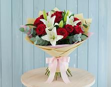 Букет цветов из:  Лилии и Розы в Серебряных Прудах