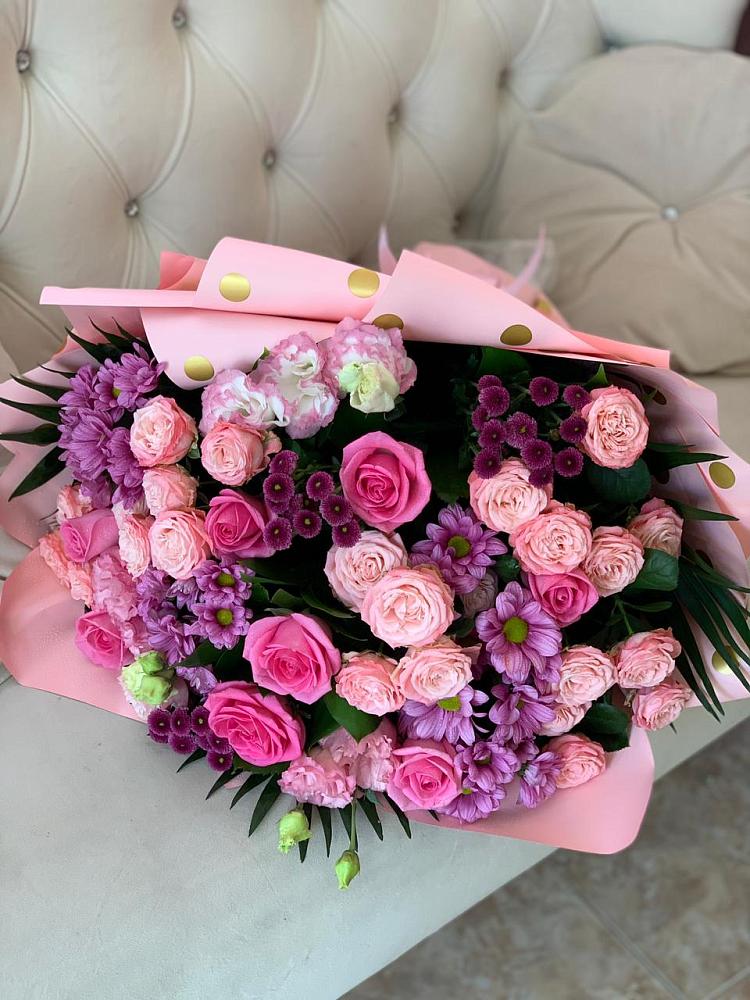 Букет цветов из: Хризантемы, Розы и Лизиантусы в Серебряных Прудах