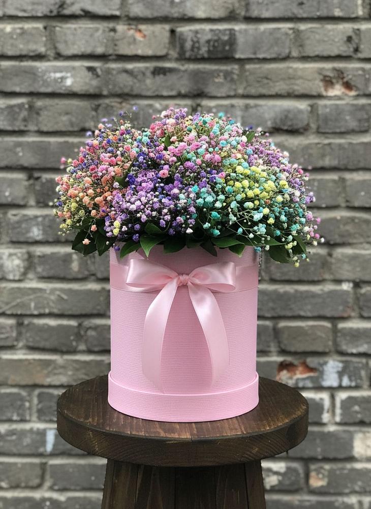 Цветочная композиция из Гипсофила и Розы в шляпной коробке в Серебряных Прудах