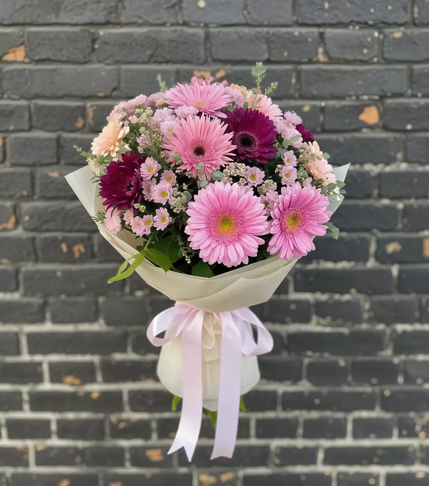 Букет цветов из: Герберы и Хризантемы в Серебряных Прудах