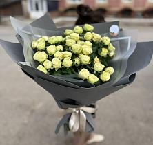 Букет Белые кустовые розы Солинеро в Серебряных Прудах