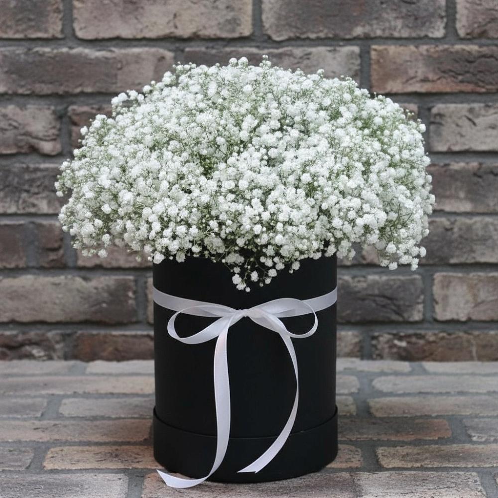 Цветочная композиция из Гипсофила в шляпной коробке в Серебряных Прудах