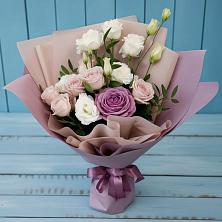 Букет цветов из:  Розы и Лизиантусы в Серебряных Прудах