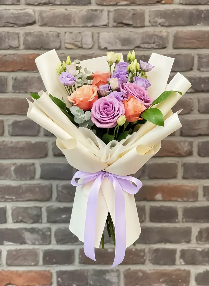 Букет цветов из: Лизиантусы и Розы в Серебряных Прудах