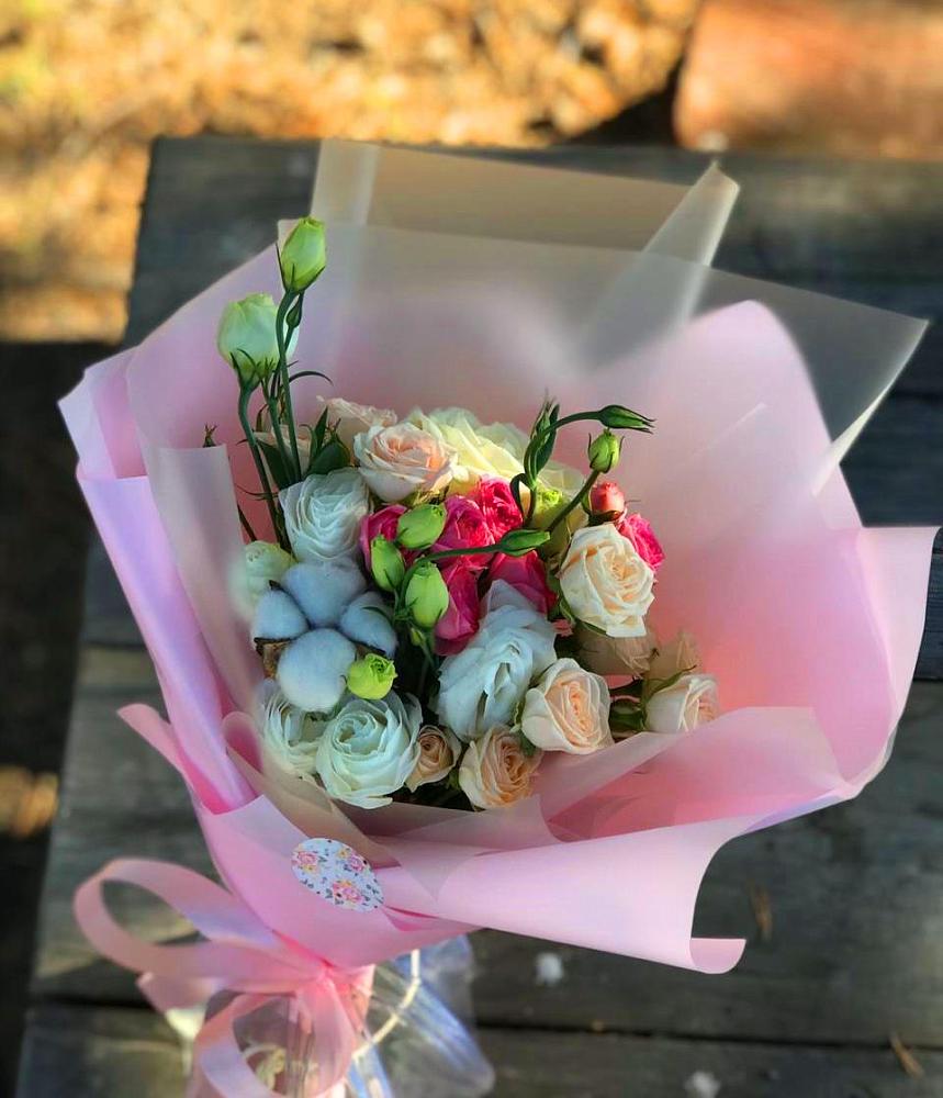 Букет цветов из: Розы и Лизиантусы в Серебряных Прудах