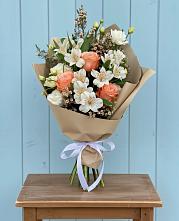 Букет цветов из:  Альстромерии, Лизиантусы, Розы и Хризантемы в Серебряных Прудах