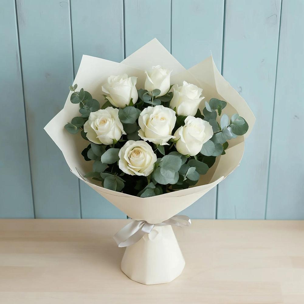 Букет Белые розы в Эвкалипте в Серебряных Прудах
