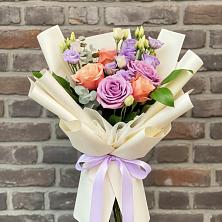 Букет цветов из:  Лизиантусы и Розы в Серебряных Прудах