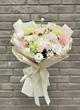 Букет цветов из:  Гвоздики, Розы, Лизиантусы и Хризантемы в Серебряных Прудах