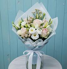 Букет цветов из:  Розы и Лизиантусы в Серебряных Прудах