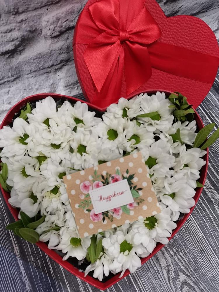 Цветочная композиция из Хризантемы в виде сердца в Серебряных Прудах