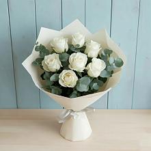 Букет Белые розы в Эвкалипте в Серебряных Прудах