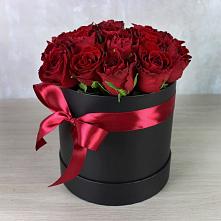 Цветочная композиция из Розы в шляпной коробке в Серебряных Прудах