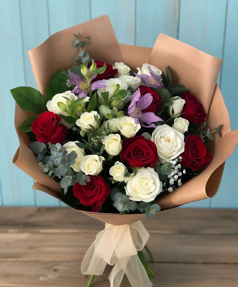 Букет цветов из: Розы и Альстромерии в Серебряных Прудах