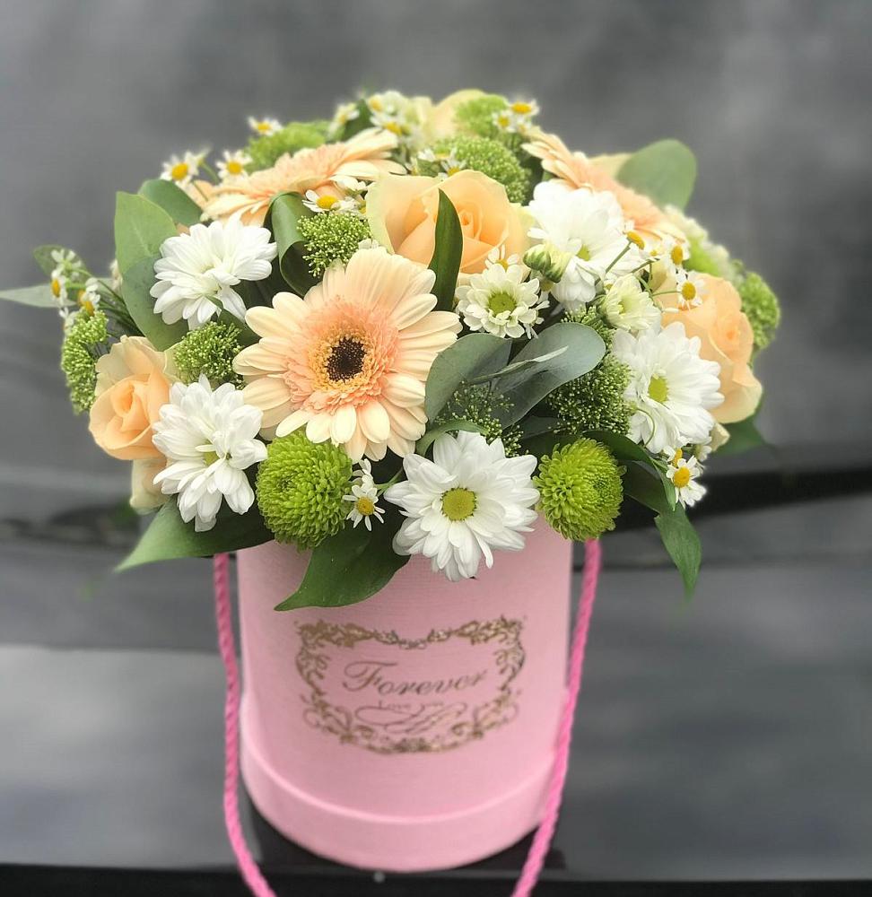 Цветочная композиция из Розы, Герберы и Хризантемы в шляпной коробке в Серебряных Прудах